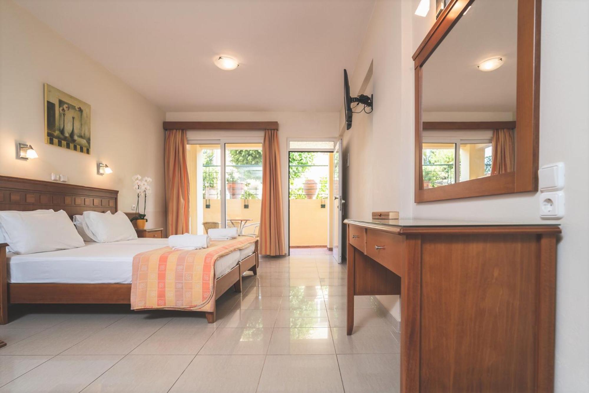 Helios Apartments Kato Daratso Luaran gambar
