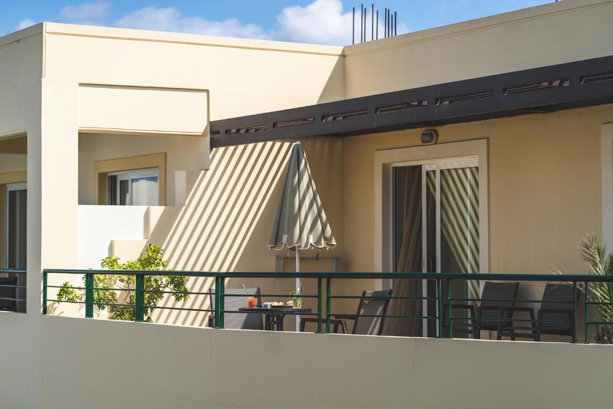 Helios Apartments Kato Daratso Bilik gambar