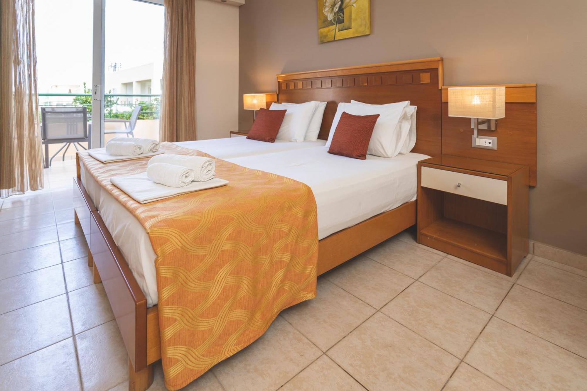 Helios Apartments Kato Daratso Bilik gambar