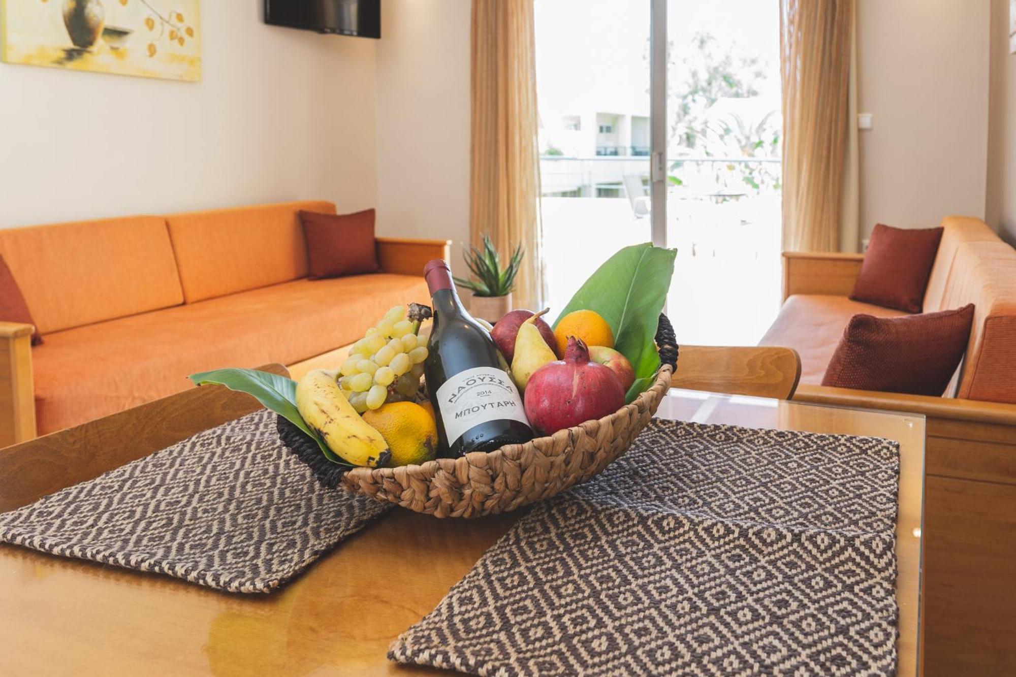 Helios Apartments Kato Daratso Bilik gambar